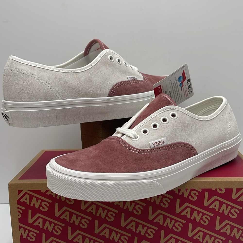 Vans Men’s Authentic
Pig Suede Withered Rose
VN000BW5CHO
Sneakers
